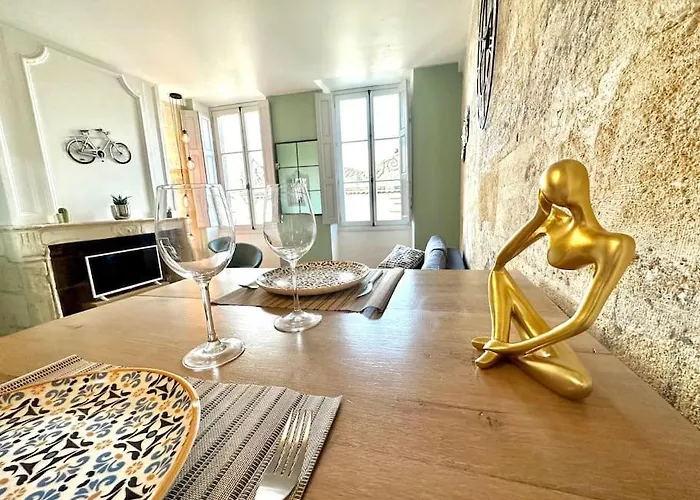 T2 Hyper-centre Apartment *