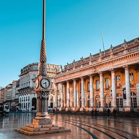 T2 Hyper-centre * Μπορντό