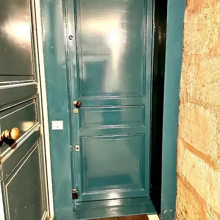 T2 Hyper-centre Apartment *