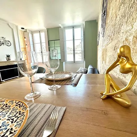 T2 Hyper-centre Apartment *